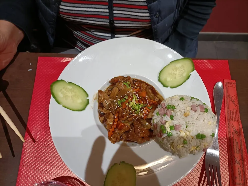 Bœuf Sauce Saté Riz Cantonais